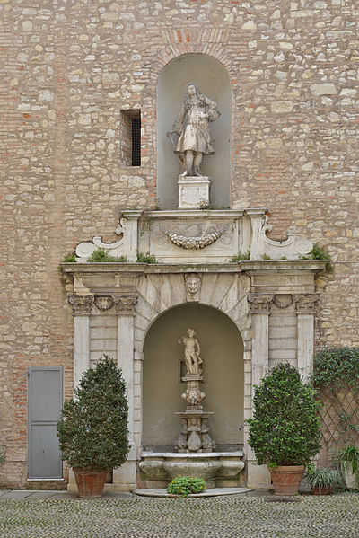 File:Brescia via Musei fontana.jpg