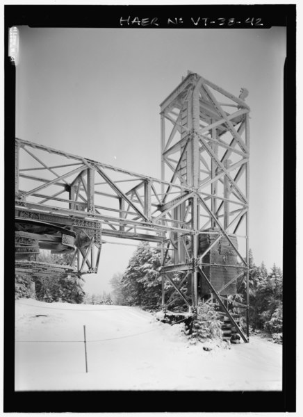 File:Bullwheel and counterweight in tENSION TERMINAL, LOOKING southeast. - Mad River Glen, Single Chair Ski Lift, 62 Mad River Glen Resort Road, Fayston, Washington County, VT HAER VT-38-42.tif