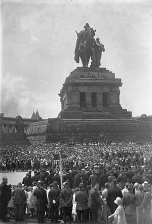 Bundesarchiv Bild 102-10167, Koblenz, Hindenburg am Deutschen Eck.jpg