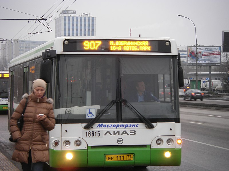 File:Bus route 907 at Saburovo bus stop on 7 January, 2014.JPG