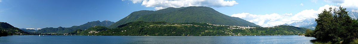 Caldonazzo lake-panorama.jpg
