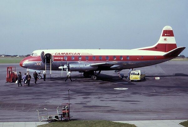 Cambrian Airways Vickers Viscount loads at the airport in 1963