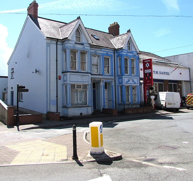 File:Carningli, Cardigan - geograph.org.uk - 4544059.jpg