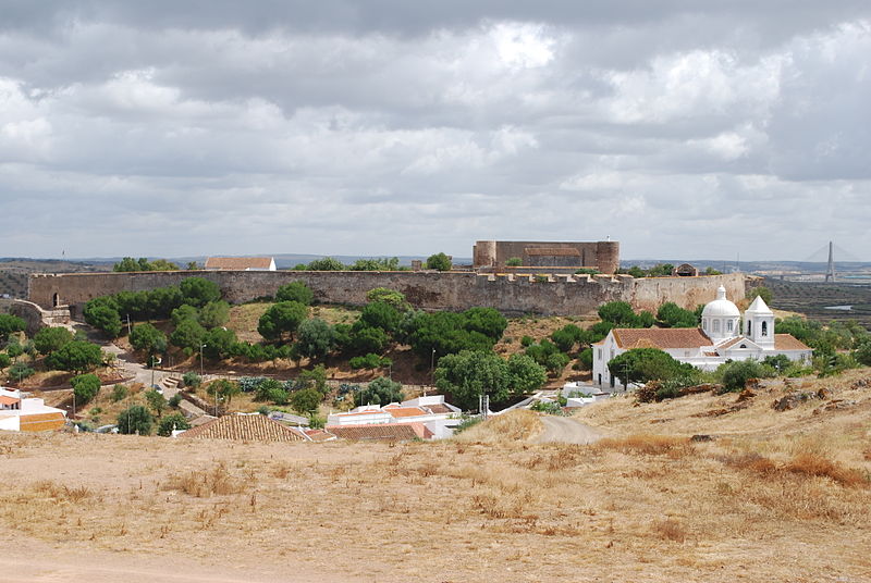 File:Castelo de Castro Marim desde o Forte de São Sebastião (2).jpg