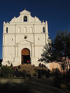 Cathédrale de Santa Cruz del Quiche.jpg