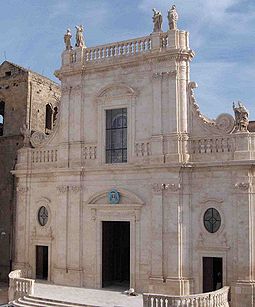 Cattedrale di Castellaneta (TA) .jpg