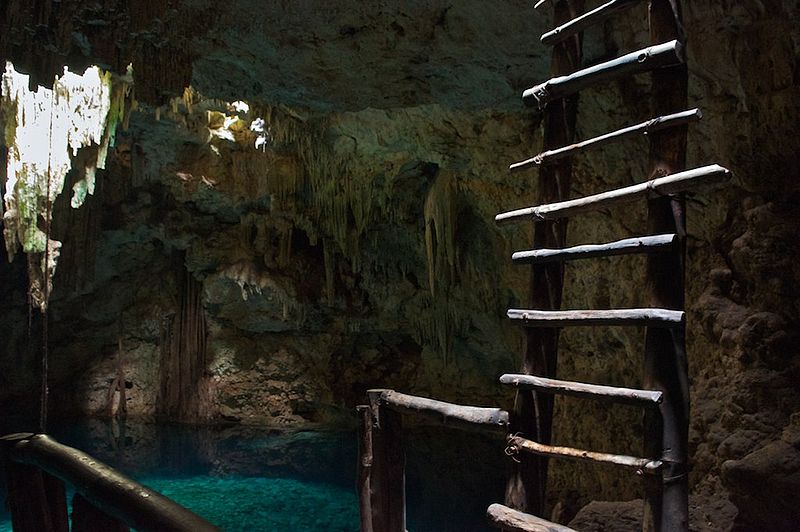 File:Cenote Bolón Chojol Cuzamá.jpg