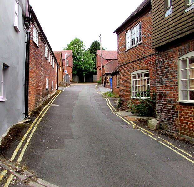 File:Chantry Lane, Marlborough - geograph.org.uk - 5799620.jpg