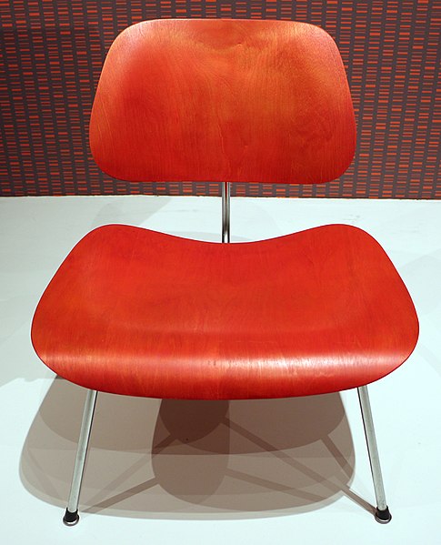 File:Charles e ray eames per herman miller furniture co., lcm (lounge chair metal), zeeland (MI) 1946 ca.jpg