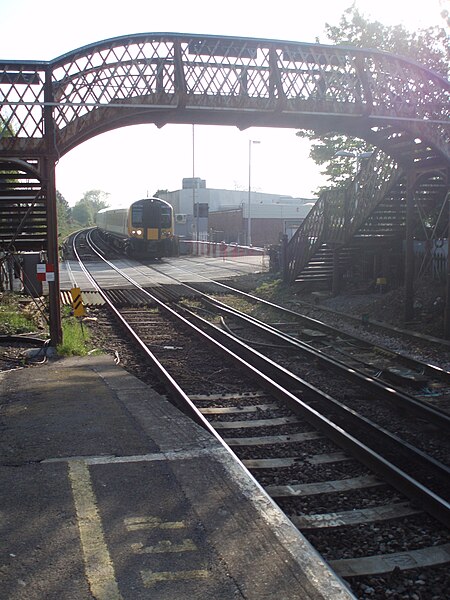 File:Class 444 at Bedhampton Station.jpg