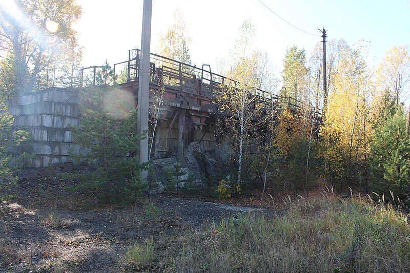 File:Concrete transfer plant in Chernobyl.jpg