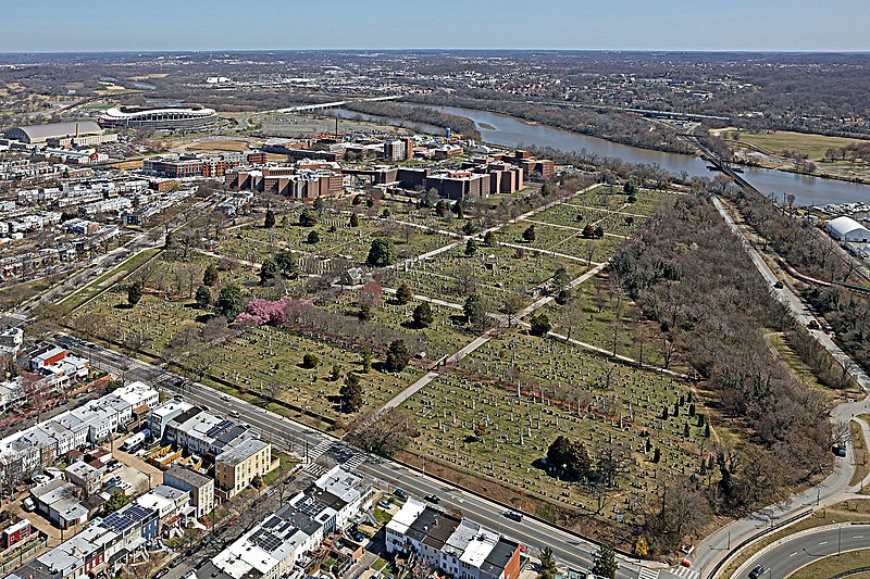 File:CongressionalCemetery2.jpg