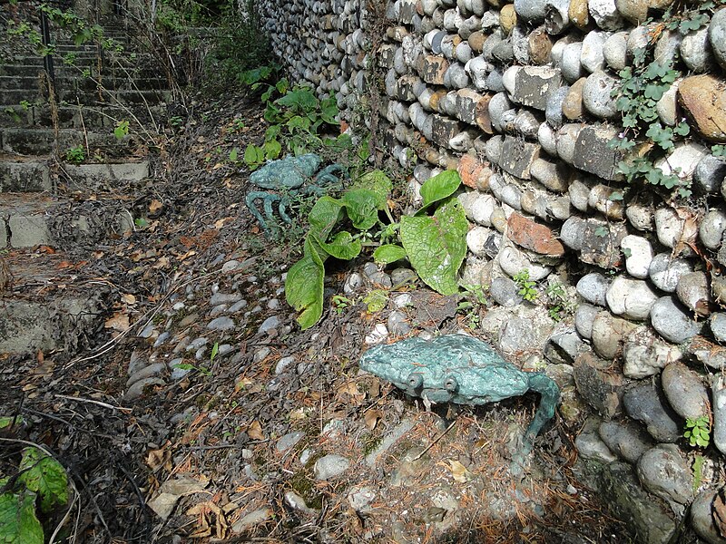 File:Crabs in Crown Score - geograph.org.uk - 5904111.jpg