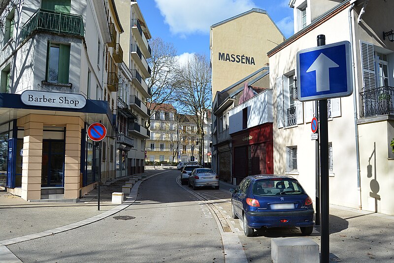 File:Début de la rue Sévigné (Vichy) 2024-02-24.JPG