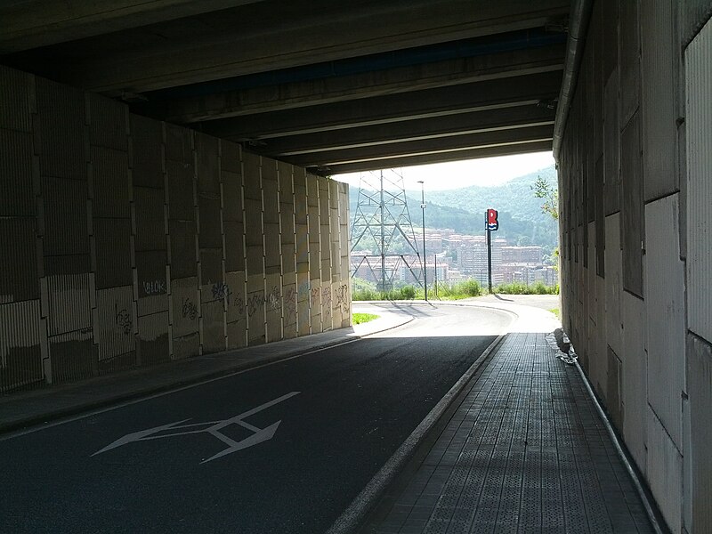 File:Dark freeway underpass (18201350123).jpg