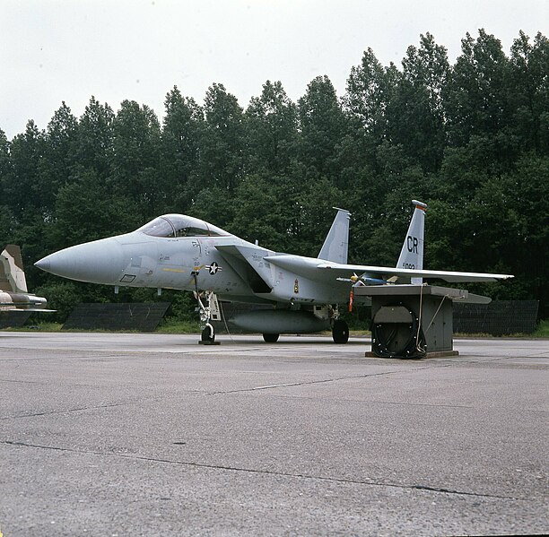 File:De McDonnell Douglas F-15A Eagle (CR 77-092) van 32nd Tactical Fighter Squadron (2157 054017).jpg