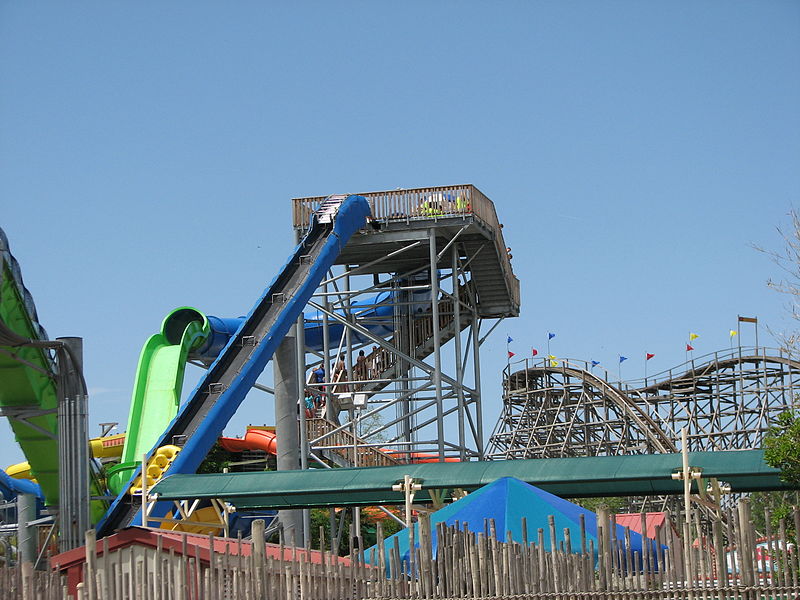 File:Deluge at Six Flags Kentucky Kingdom 1.jpg