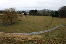 Datei:Stacheldraht-Mahnmal, Gedenkstätte KZ Mauthausen.JPG – Wikipedia