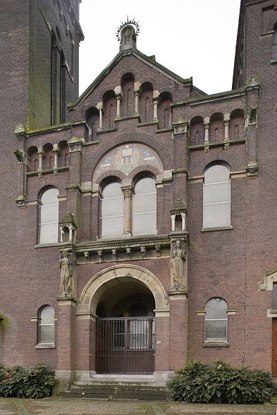 File:Detail, voorgevel met de ingang - Rotterdam - 20420560 - RCE.jpg