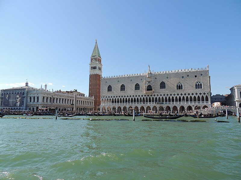 File:Doge palace seafront.JPG