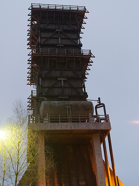 File:Dortmund coking plant Hansa south quenching tower.jpg