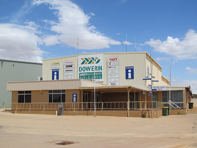 File:Dowerin fields centre.jpg