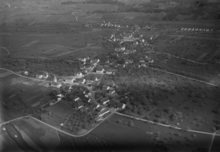 Aerial view from 400 m by Walter Mittelholzer (1924) ETH-BIB-Wigoltingen v. S. aus 400 m-Inlandfluge-LBS MH01-004101.tif