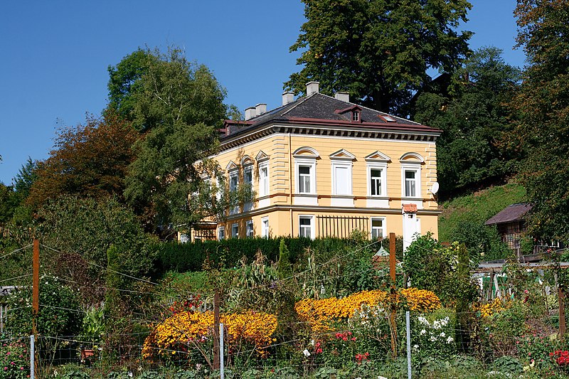 File:Ensemble Schmiedleithen - Neues Herrenhaus.jpg