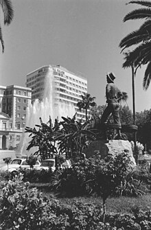 La Estatua del Cenachero y la Plaza de la Marina en 1966.