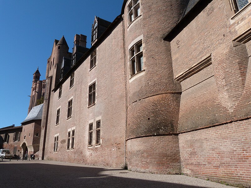 File:Façade est du palais de la Berbie (Albi, Tarn).jpg