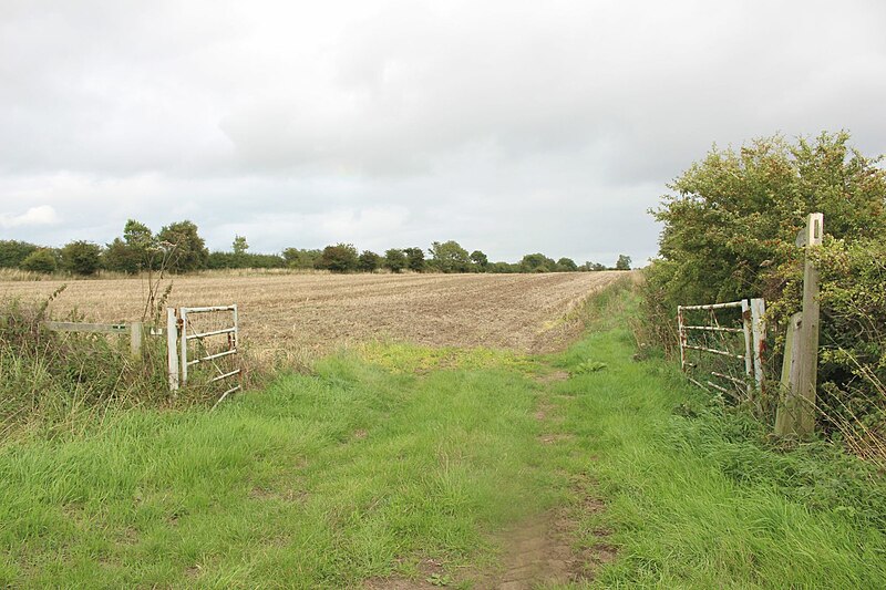 File:Field gateway - geograph.org.uk - 5898127.jpg