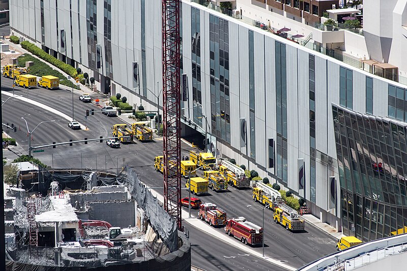 File:Fire engines at 2015 The Cosmopolitan fire.jpg