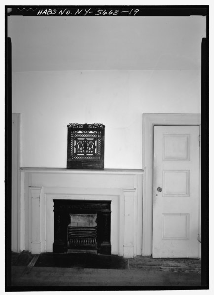 File:Fireplace on west wall of first floor west room - Mills Pond House, 660 North Country Road (State Route 25A), Saint James, Suffolk County, NY HABS NY,52-STJAM.V,1-19.tif