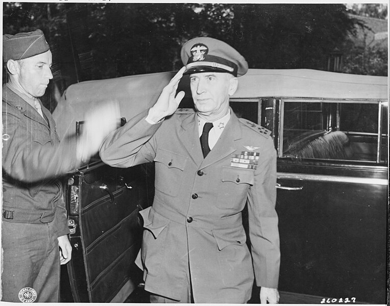 File:Fleet Admiral Ernest J. King, U. S. Navy, arrives at his quarters and salutes a soldier during the Potsdam Conference... - NARA - 199002.jpg