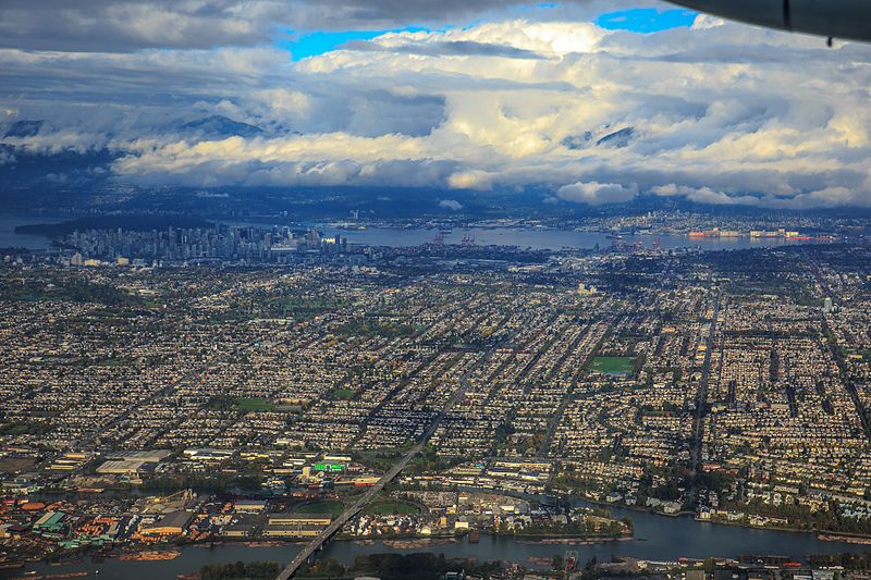 File:Flight from Vegas to YVR - landing at Vancouver International Airport from the S. (15654937252).jpg