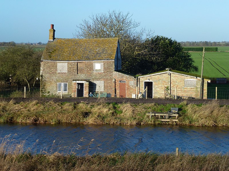 File:Former hotel on the Norfolk border - The Ouse Washes near Welney - geograph.org.uk - 4773876.jpg