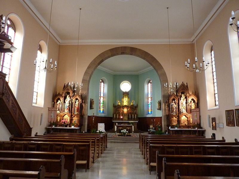 File:Fr Avenheim Church interior front.jpg