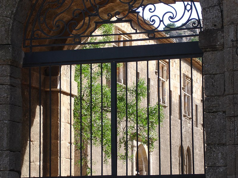 File:France-Abbaye de Fontfroide-Grille.jpg