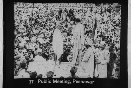Khan at a pro-independence rally in Peshawar with Mahatma Gandhi in 1938