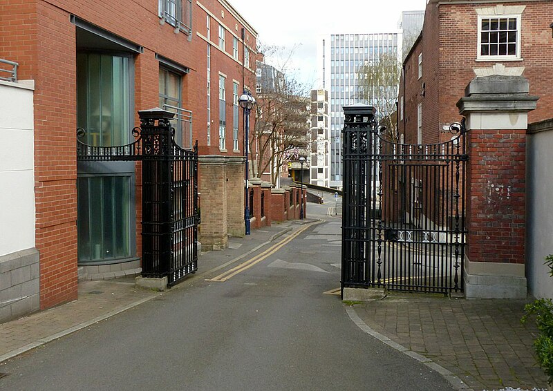 File:Gateway, Standard Hill, Nottingham - geograph.org.uk - 6104363.jpg