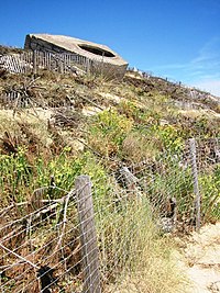 Un bunker alemán en una de las playas de la isla.