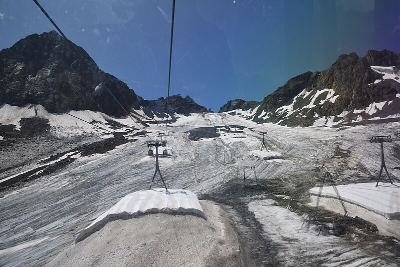 File:Gletscherschwund durch den Klimawandel Stubaier Gletscher Austria 2023.JPG