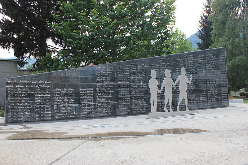 File:Goražde – monument for the victims of Bosnian war.jpg