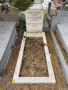 Ter Braak's place of burial at the Oud Eik en Duinen graveyard in The Hague, Netherlands