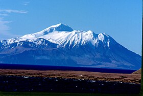 Mare Sitkin văzut de pe Insula Adak în 1990.