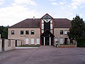 English: The Hutinel secondary school, in Gretz-Armainvilliers, Seine-et-Marne, France. Français : Le Collège Hutinel, à Gretz-Armainvilliers, Seine-et-Marne, France.