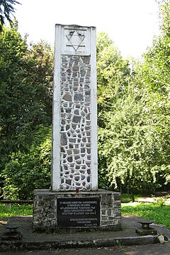https://upload.wikimedia.org/wikipedia/commons/thumb/9/92/Grodno_monument.jpg/240px-Grodno_monument.jpg