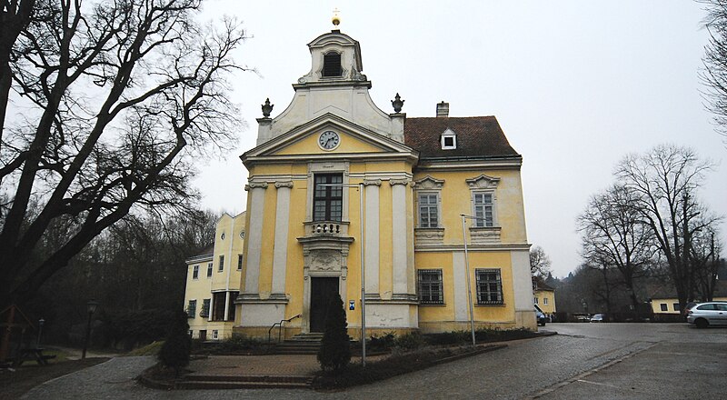 File:GuentherZ 2011-02-19 0046 Breitenfurt Pfarrkirche.jpg