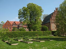 Klostrets örtagård.