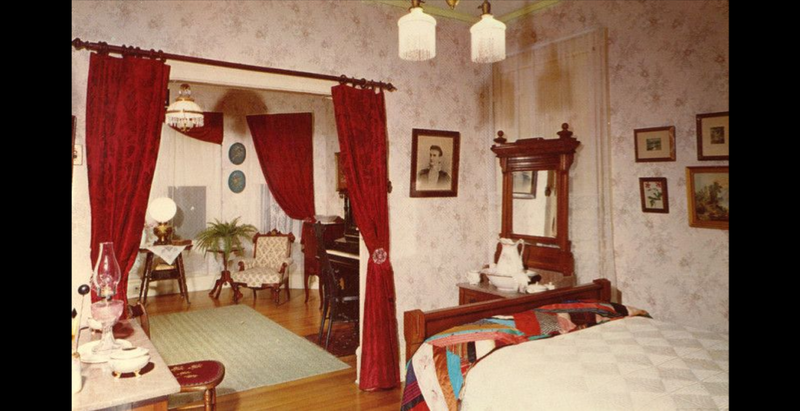 File:Historic Sproul House Bedroom.png